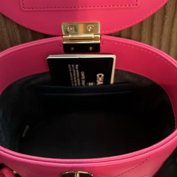 NEW LOW PRICE👍
New rare CHANEL bag. Comes with dust bag, box, authenticity card - Picture 5 of 9